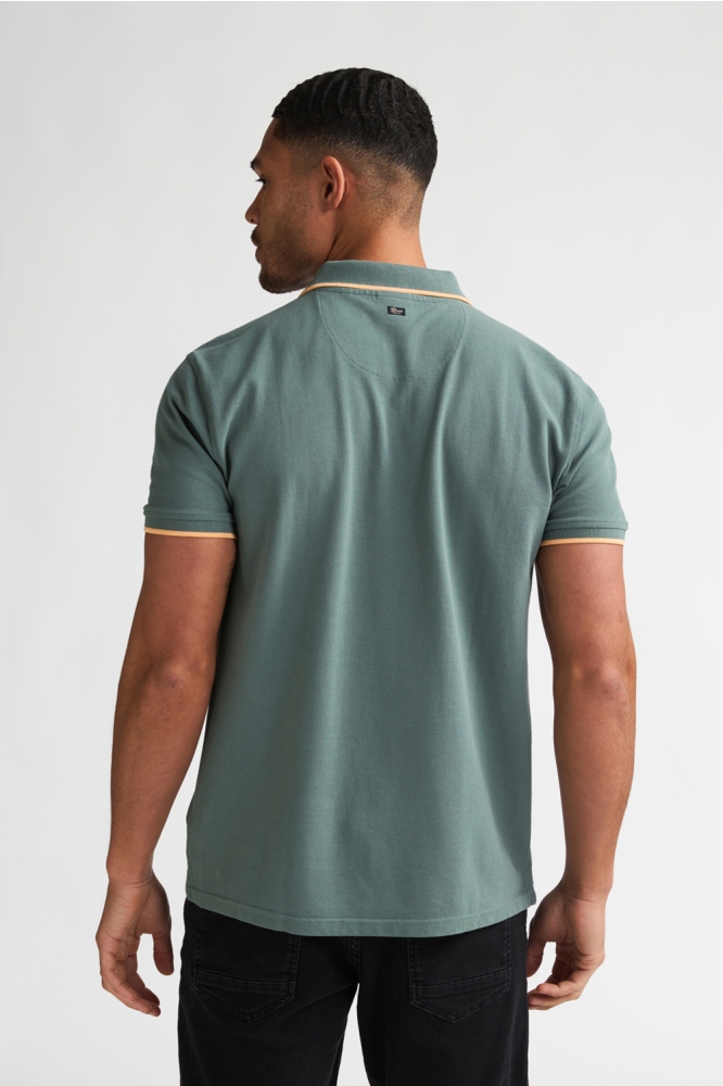 Petrol Industries groene heren polo | Model achteraanzicht