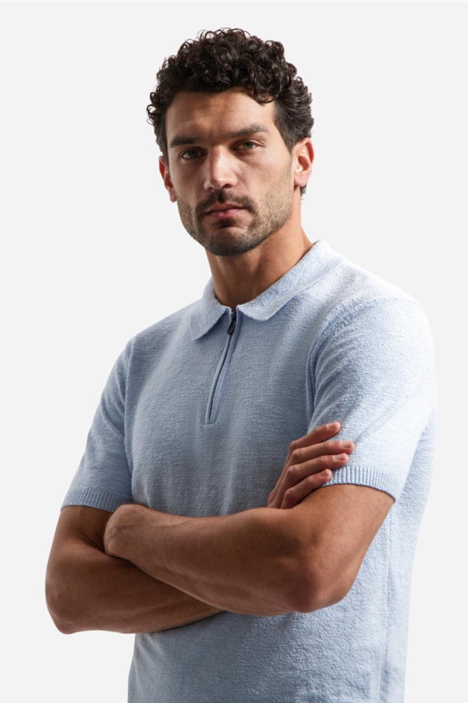 NO-EXCESS blauwe heren polo | Model zijaanzicht