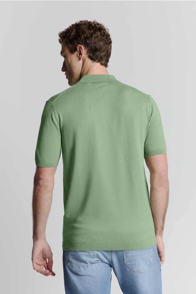 NO-EXCESS groene heren polo | Model achteraanzicht