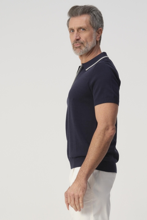 Campbell blauwe heren polo | Model zijaanzicht