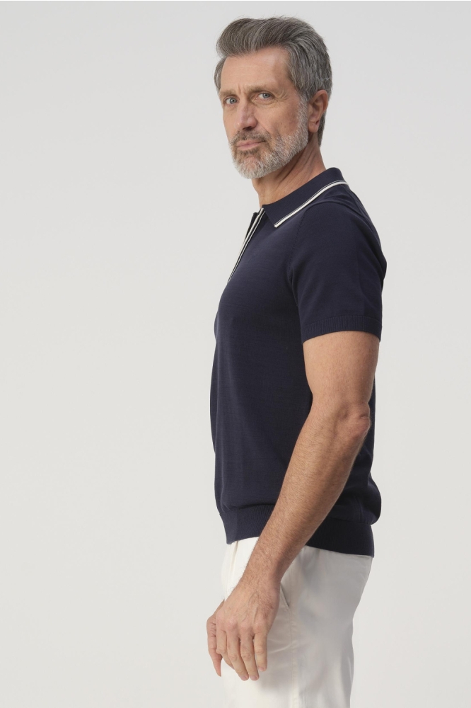 Campbell blauwe heren polo | Model zijaanzicht