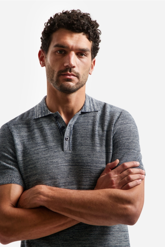 NO-EXCESS blauwe heren polo | Close up