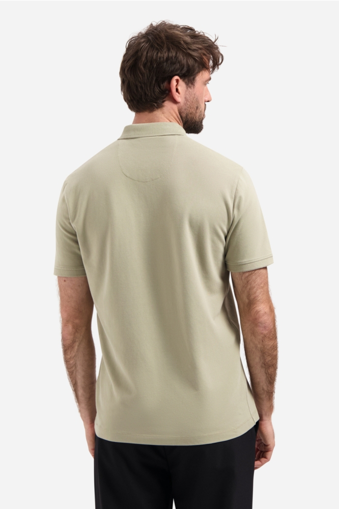 NO-EXCESS taupe heren polo | Model achteraanzicht
