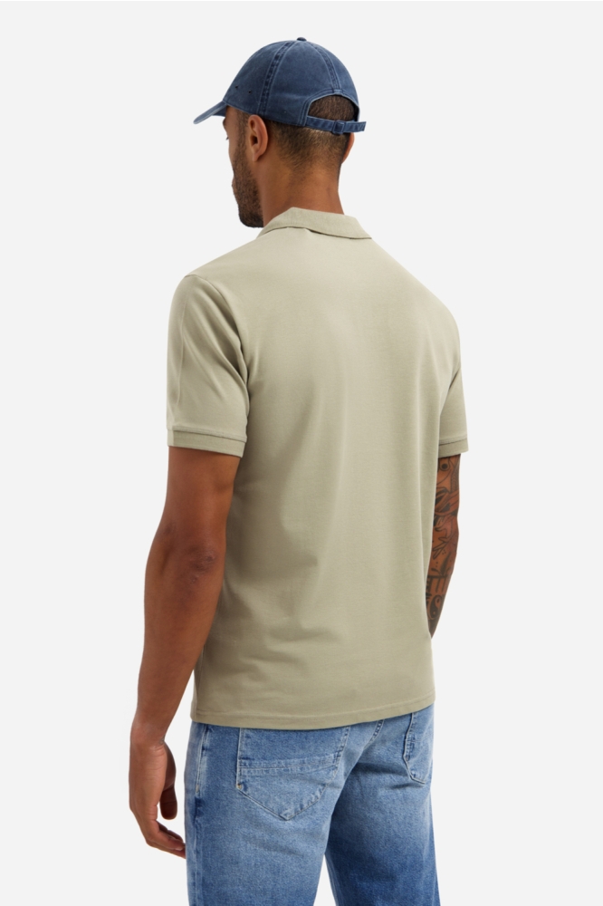 NO-EXCESS taupe heren polo | Model achteraanzicht