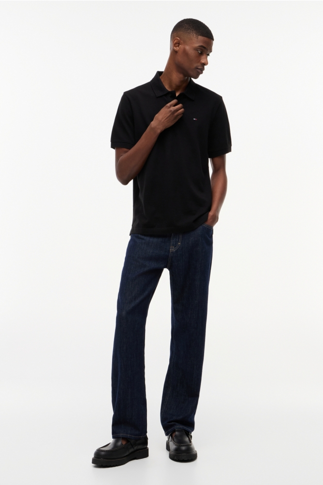 Tommy Jeans zwarte heren polo | Model