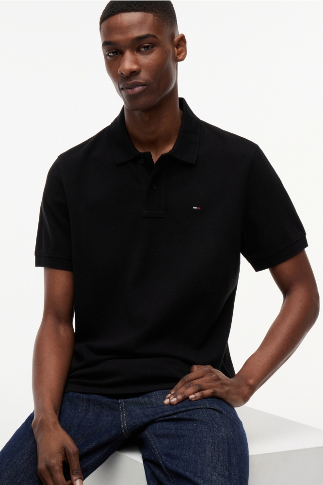 Tommy Jeans zwarte heren polo | Model vooraanzicht