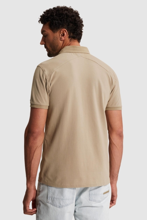 Cast Iron zand heren polo | Model achteraanzicht