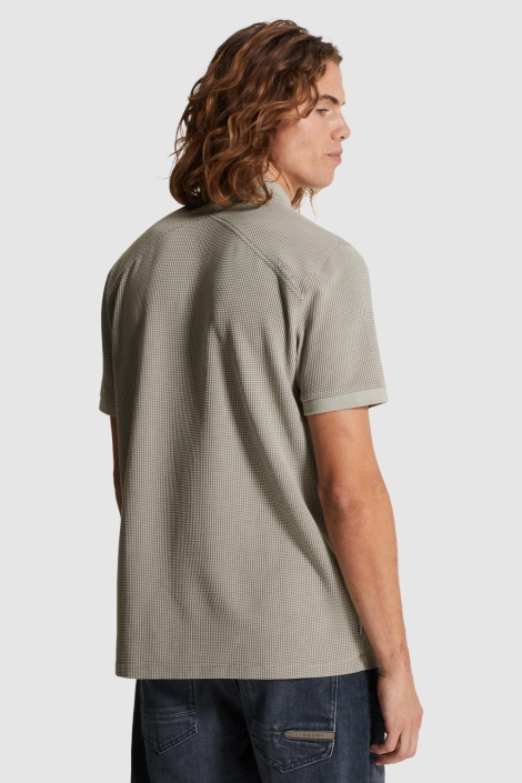 Cast Iron groene heren polo | Model achteraanzicht