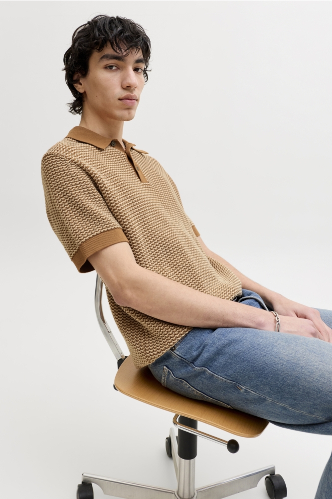 Jack & Jones cognac heren polo | Model zijaanzicht