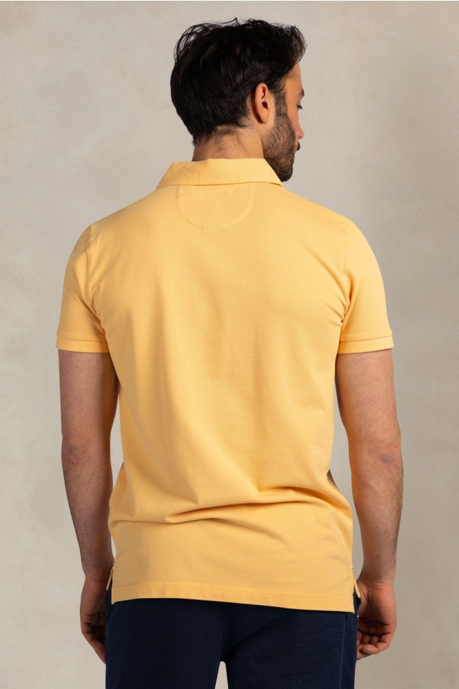 NZA gele heren polo | Model achteraanzicht
