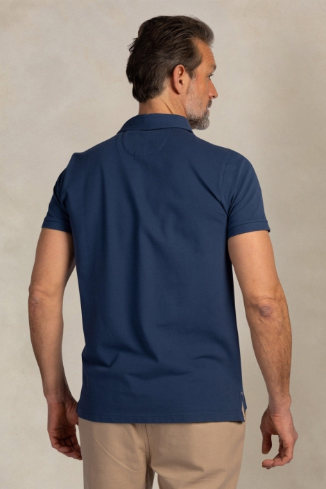 NZA blauwe heren polo | Model achteraanzicht