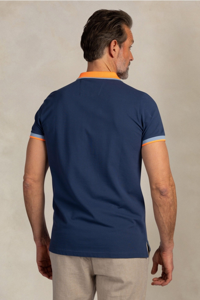 NZA blauwe heren polo | Model achteraanzicht