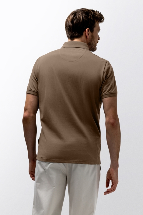 State of Art bruine heren polo | Model vooraanzicht