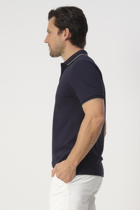 Campbell blauwe heren polo | Model zijaanzicht