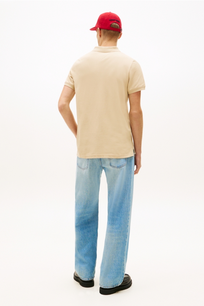 Tommy Jeans taupe heren polo | Model