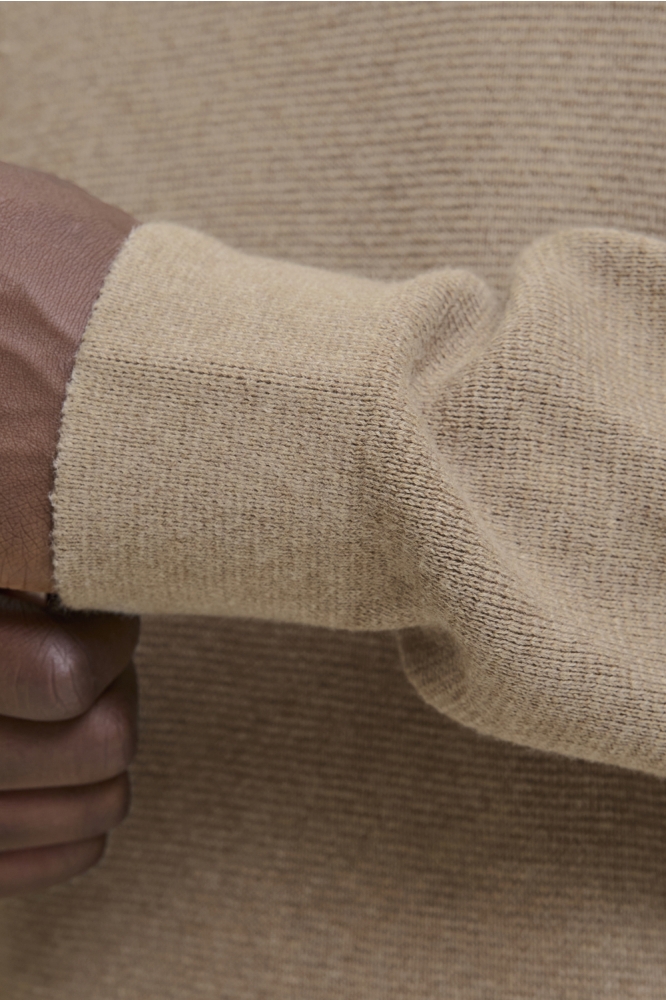 Jack & Jones camel heren trui | Close up