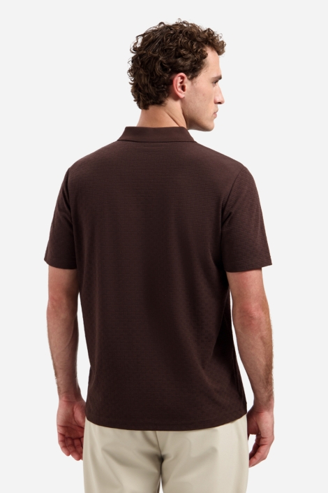 NO-EXCESS bruine heren polo | Model achteraanzicht