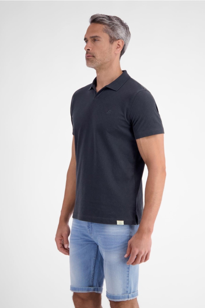 Lerros blauwe heren polo | Model zijaanzicht