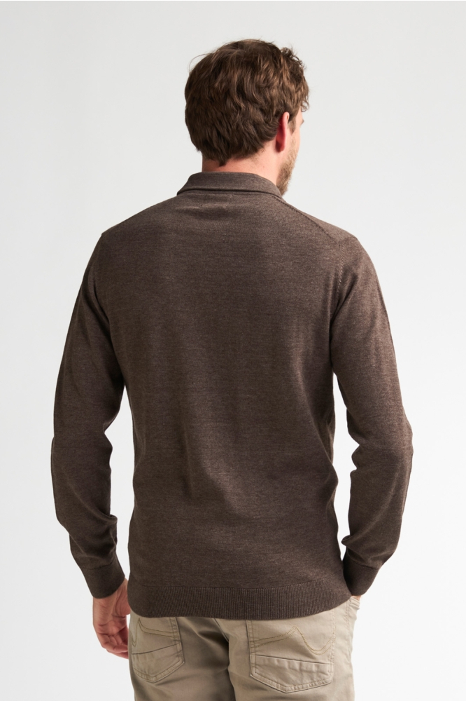 Petrol Industries bruine heren polo | Model achteraanzicht