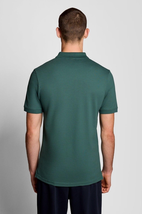 Lyle & Scott groene heren polo | Model achteraanzicht