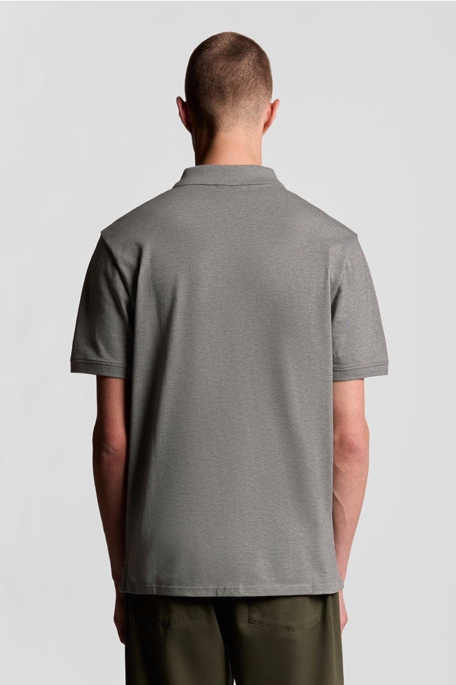 Lyle & Scott grijze heren polo | Model achteraanzicht