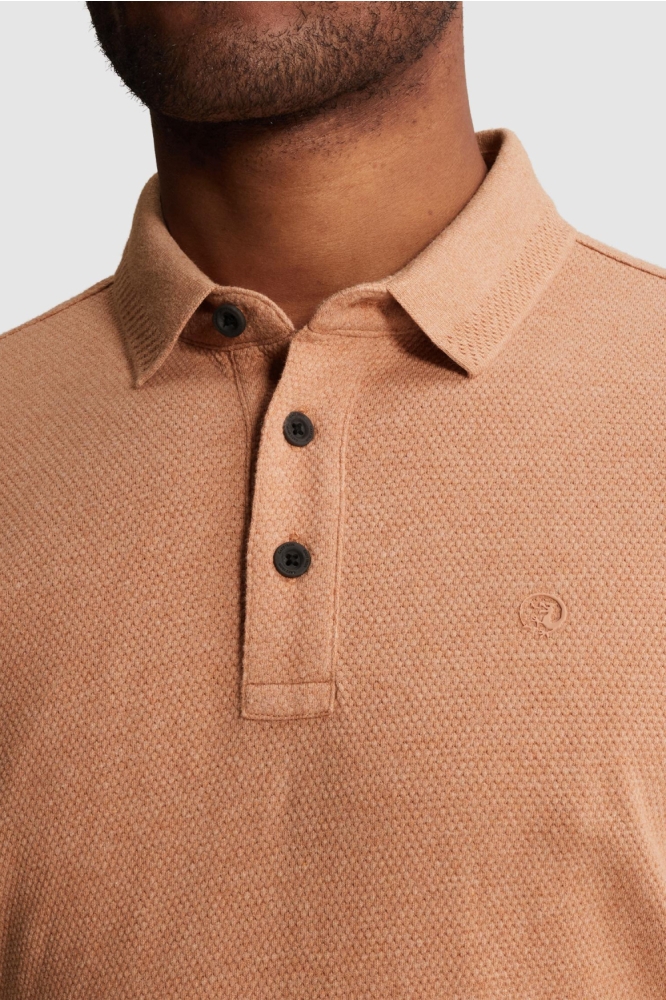Cast Iron oranje heren polo | Close up