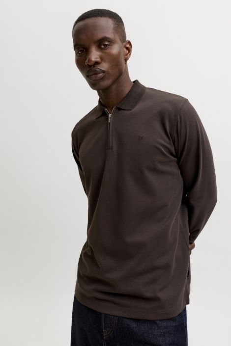 Jack & Jones bruine heren polo | Model vooraanzicht