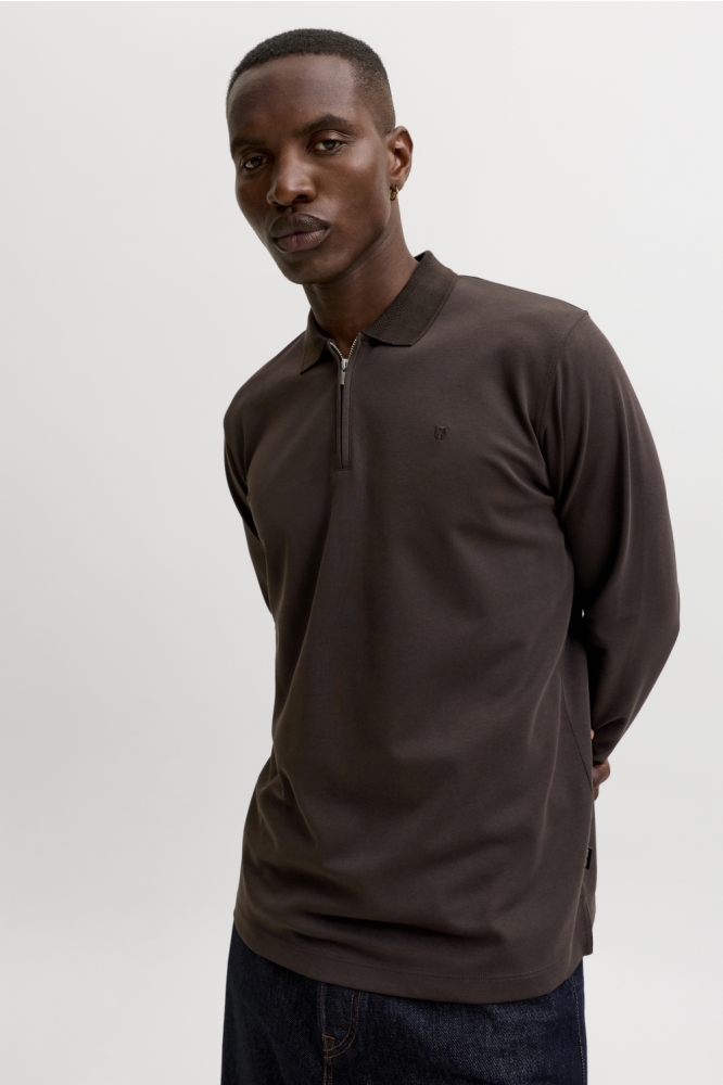 Jack & Jones bruine heren polo | Model vooraanzicht