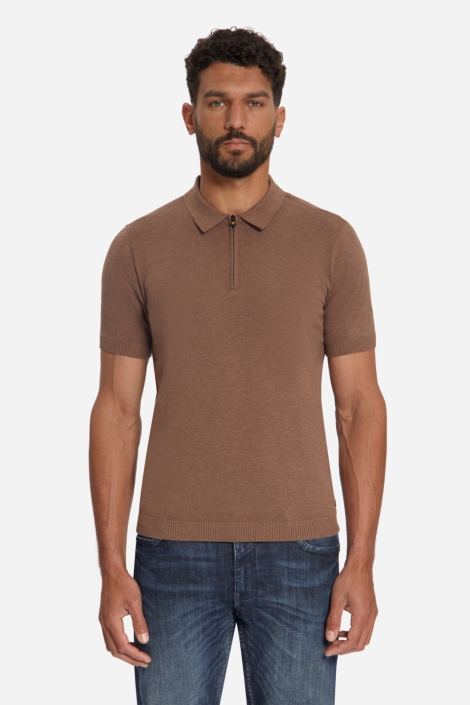 NO-EXCESS bruine heren polo | Model vooraanzicht