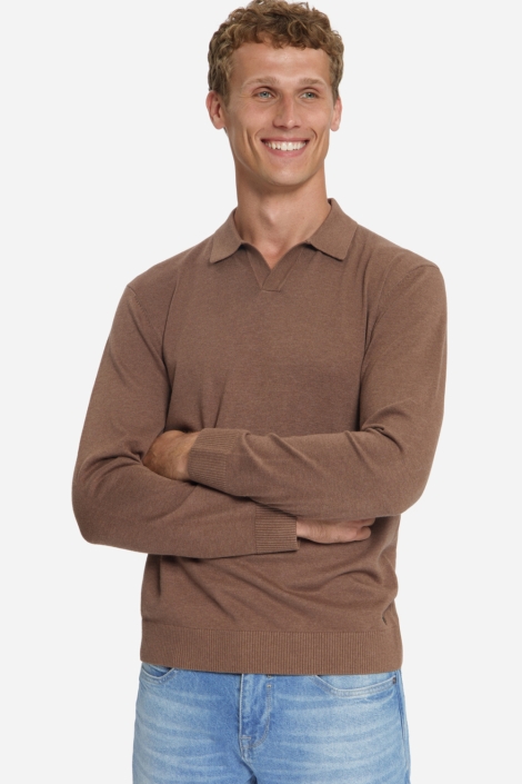 NO-EXCESS bruine heren trui | Model vooraanzicht