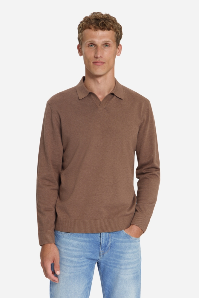 NO-EXCESS bruine heren trui | Model vooraanzicht