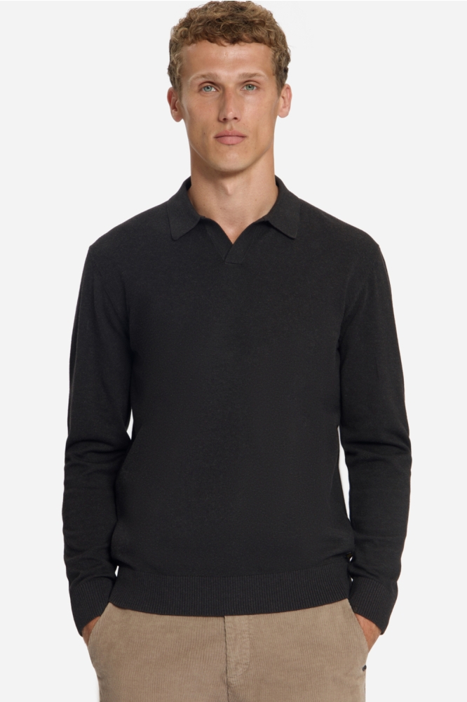 NO-EXCESS bruine heren trui | Model vooraanzicht