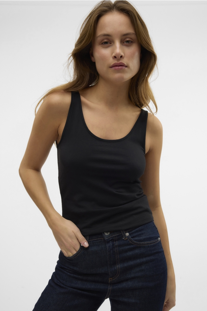 Vero Moda zwarte dames top | Model vooraanzicht