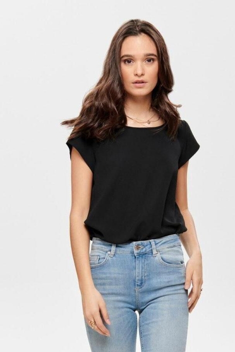 Only zwarte dames t-shirt | Model vooraanzicht