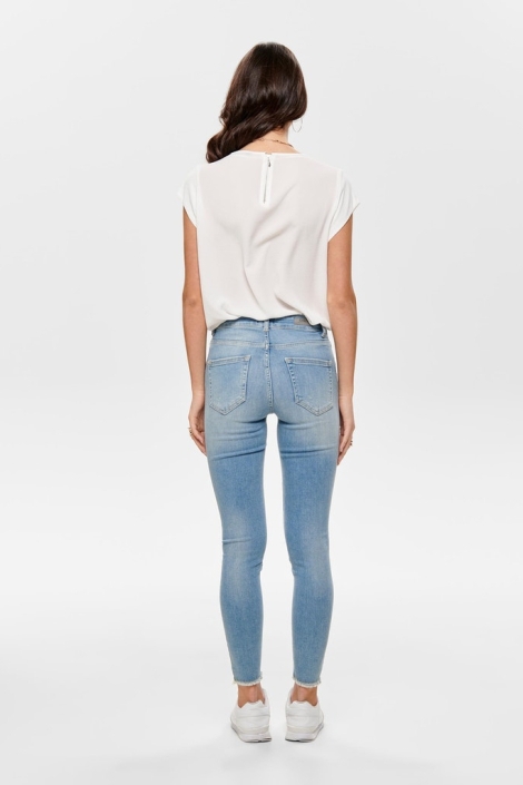 Only witte dames t-shirt | Model achteraanzicht