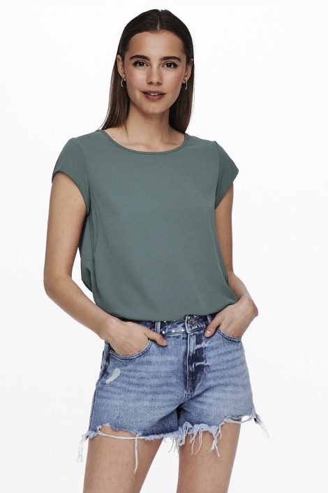 Only groene dames t-shirt | Model vooraanzicht