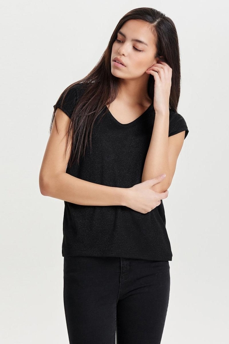 Only zwarte dames t-shirt | Model vooraanzicht