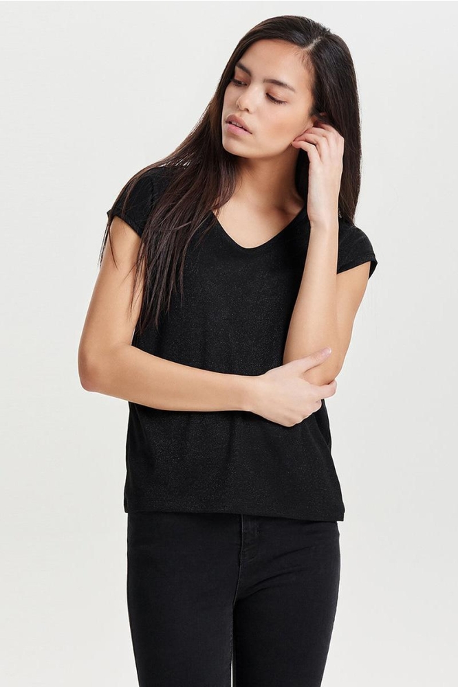 Only zwarte dames t-shirt | Model vooraanzicht
