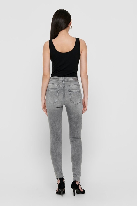 Only zwarte dames top | Model achteraanzicht