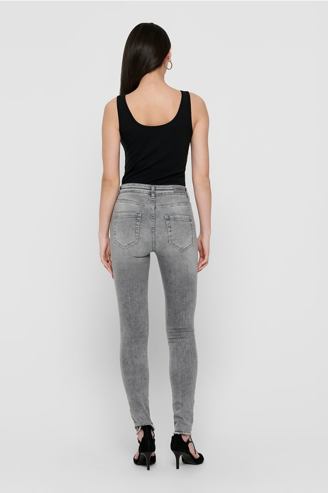 Only zwarte dames top | Model achteraanzicht