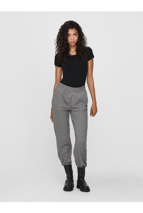 Only zwarte dames t-shirt | Model