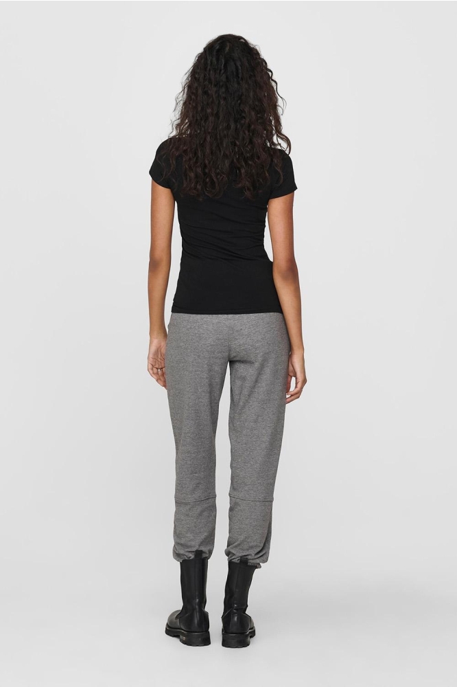 Only zwarte dames t-shirt | Model achteraanzicht