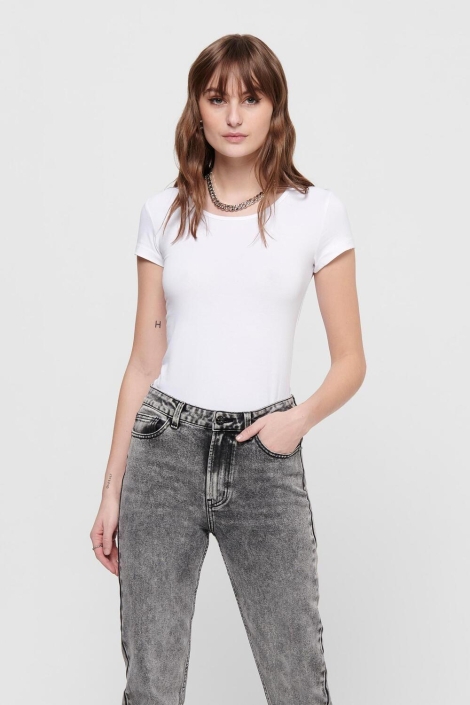 Only witte dames t-shirt | Model vooraanzicht