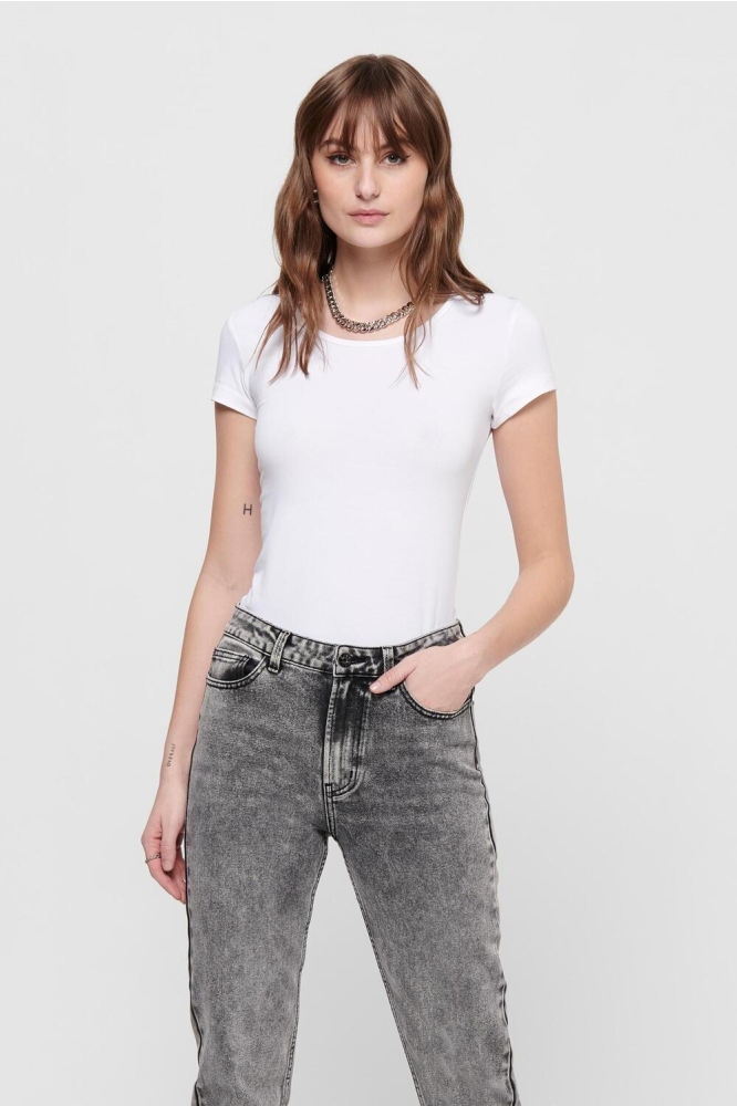 Only witte dames t-shirt | Model vooraanzicht