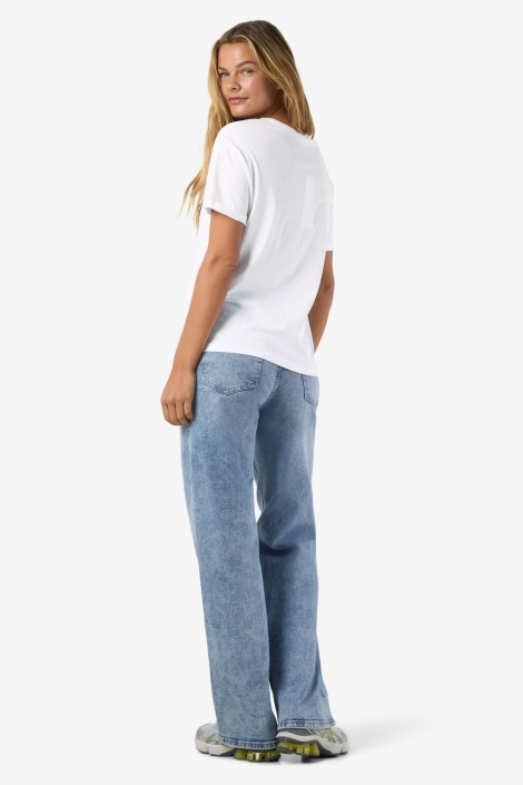 Noisy may witte dames t-shirt | Model achteraanzicht