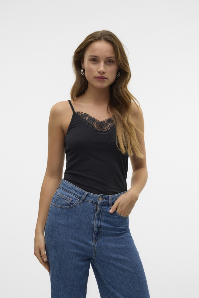 Vero Moda zwarte dames top | Model vooraanzicht