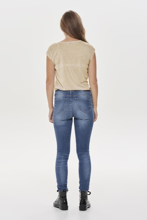 Only gouden dames t-shirt | Model achteraanzicht