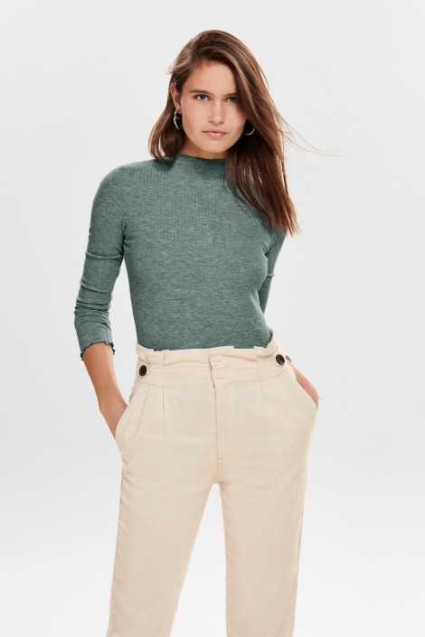Only groene dames t-shirt | Model vooraanzicht