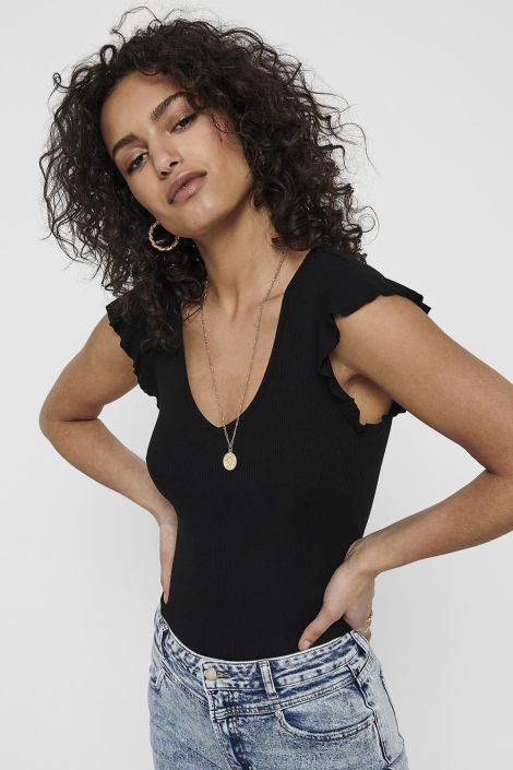 Only zwarte dames t-shirt | Model vooraanzicht