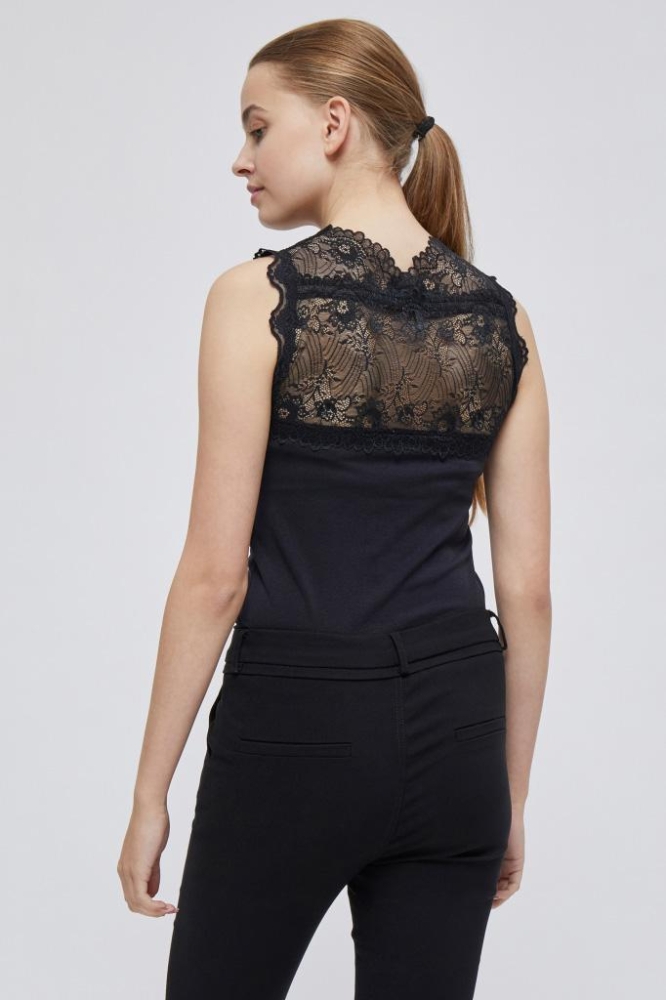 Minus zwarte dames top | Model achteraanzicht